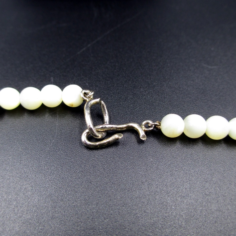 Vintage Mother Of Pearl Beaded Necklace 18 Inches - Picture 3 of 5